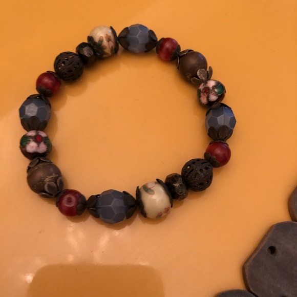 Accessorize 💙 Beaded Bracelet - Picture 7 of 8